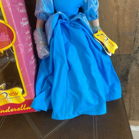 Disney Princess Cinderella Porcelain 16" vintage doll Limited Edition 1998 - Picture 5 of 14